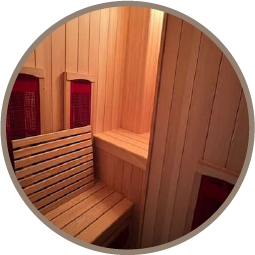 遠紅外線桑拿艙，溫熱排汗舒緩壓力，有助於促進循環與代謝。